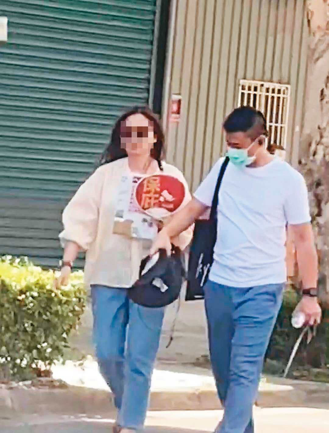 朱康震（右）與正牌女友（左）的互動，就像老夫老妻。（讀者提供）