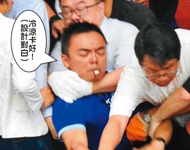 國民黨立委洪孟楷，哭訴遭民進黨立委鴨霸勒脖拖出議場。（翻攝自洪孟楷臉書）