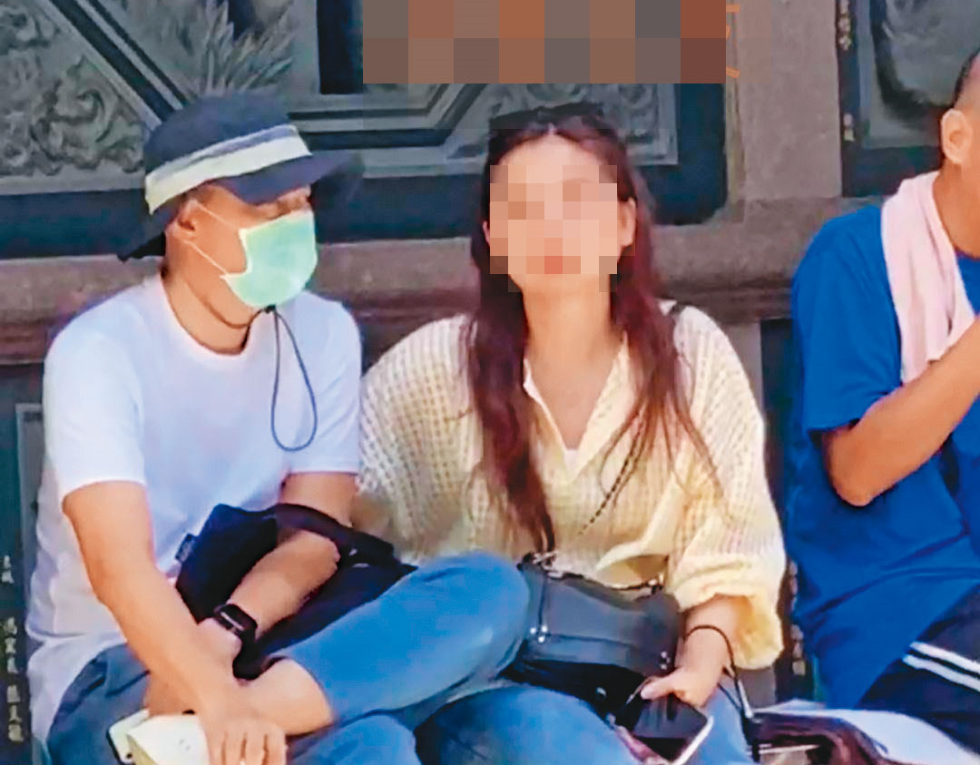 朱康震(左)常與正牌女友(右)約會出遊。(讀者提供)