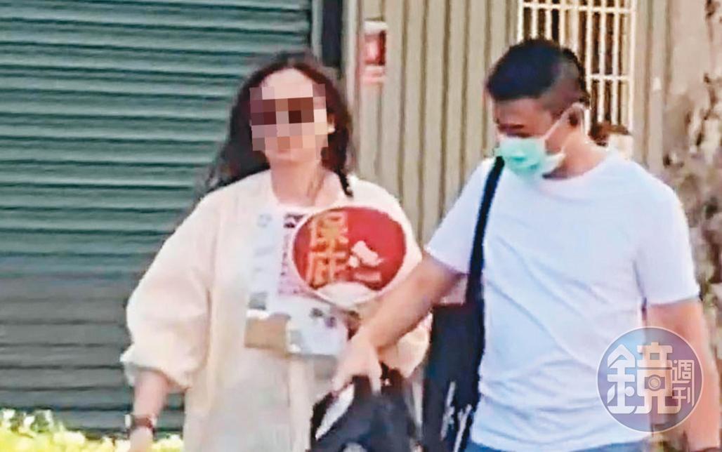 朱康震(右)與正牌女友(左)的互動,就像老夫老妻。(讀者提供)