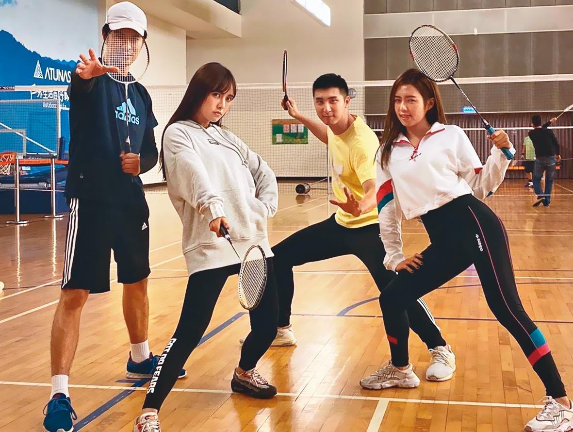 胡釋安(右二)熱愛運動,喜歡「個性開朗、孝順,外型長髮,甜美可愛型」,因此吳心緹相當符合條件。(翻攝自胡釋安IG)