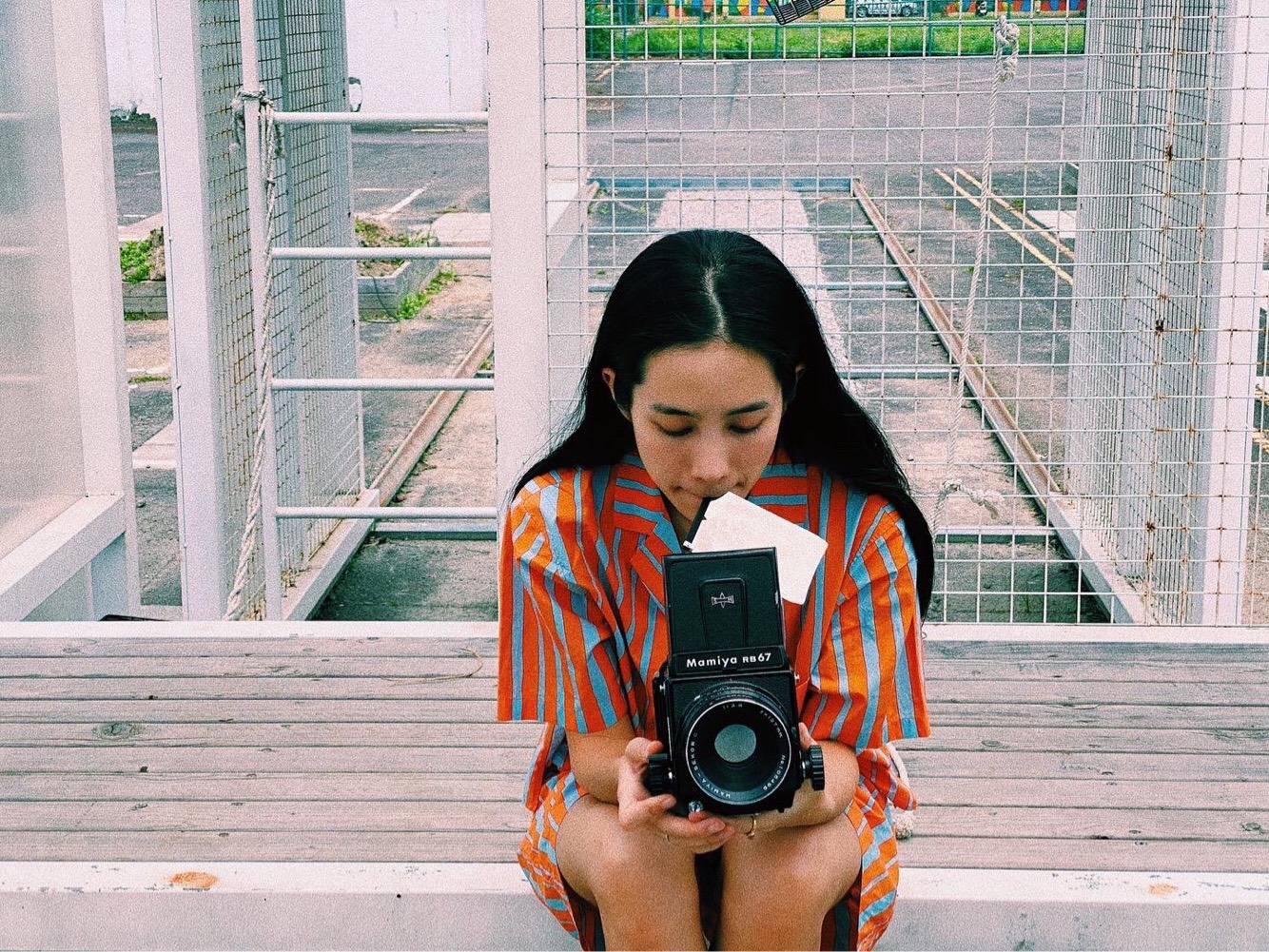 温貞菱特別學習底片沖洗等技能充實自己。（鏡文學提供）