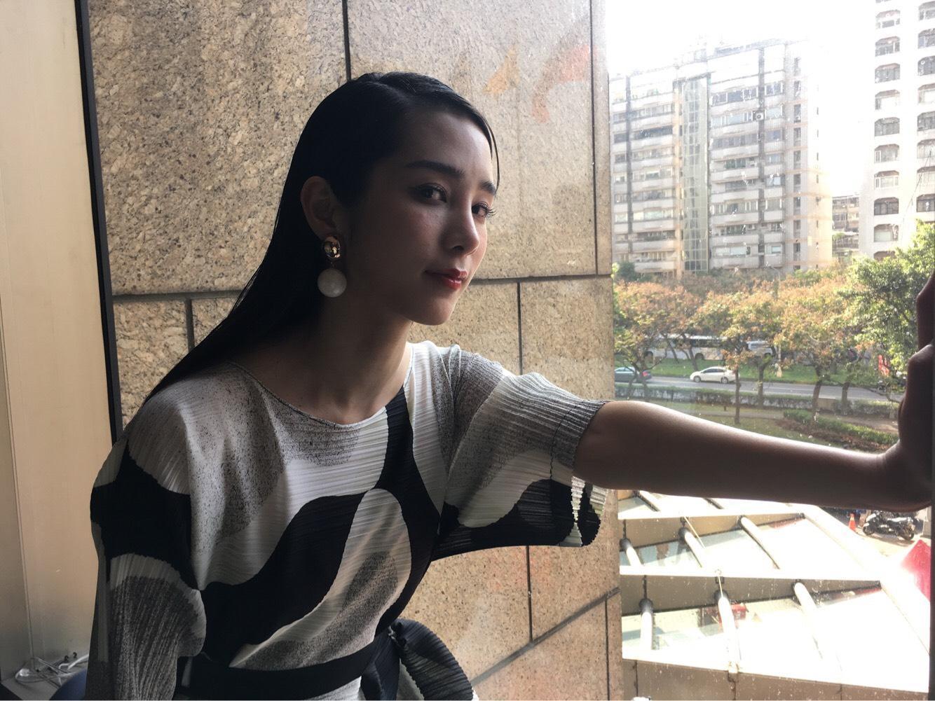 温貞菱先前選擇暫別事業出國念書充電,今年特別學習底片沖洗等技能充實自己,這次主動報名「2020說故事學院」。(鏡文學提供)