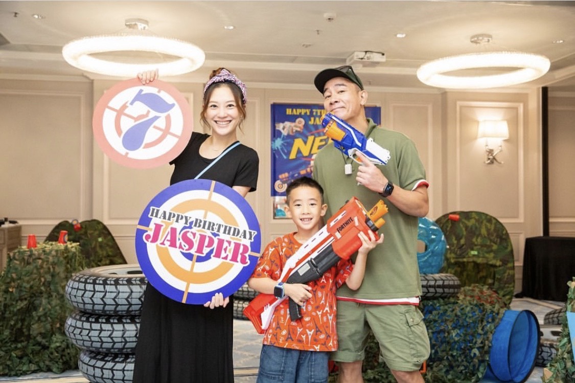 應采兒與陳小春特別幫兒子生日布置生存遊戲主題，讓Jasper相當開心。（翻攝自應采兒IG）