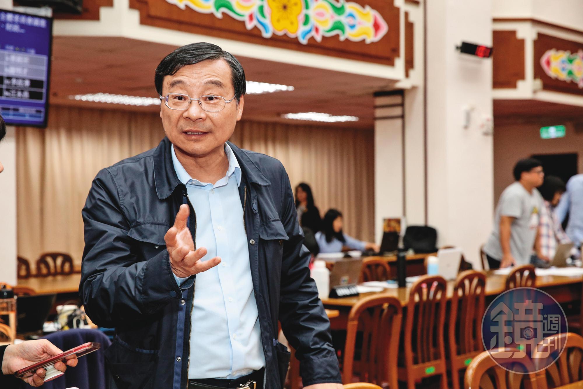 曾銘宗（圖）曾找來3家公股銀行開協調會，替潤寅展延還款，事後他稱不認識潤寅負責人，卻被楊文虎證詞打臉。