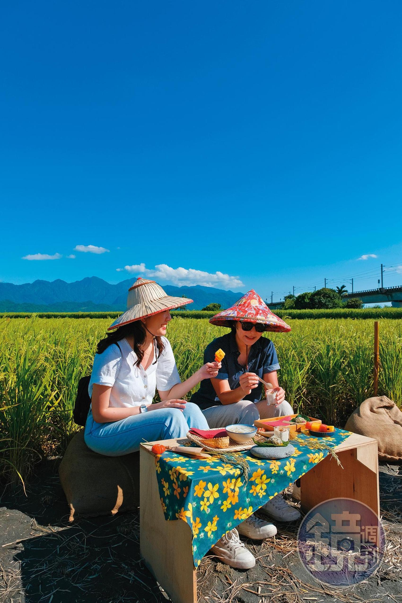 每年夏秋兩季,遊客可在玉里的稻田裡享受一頓餐桌上的部落旅行。