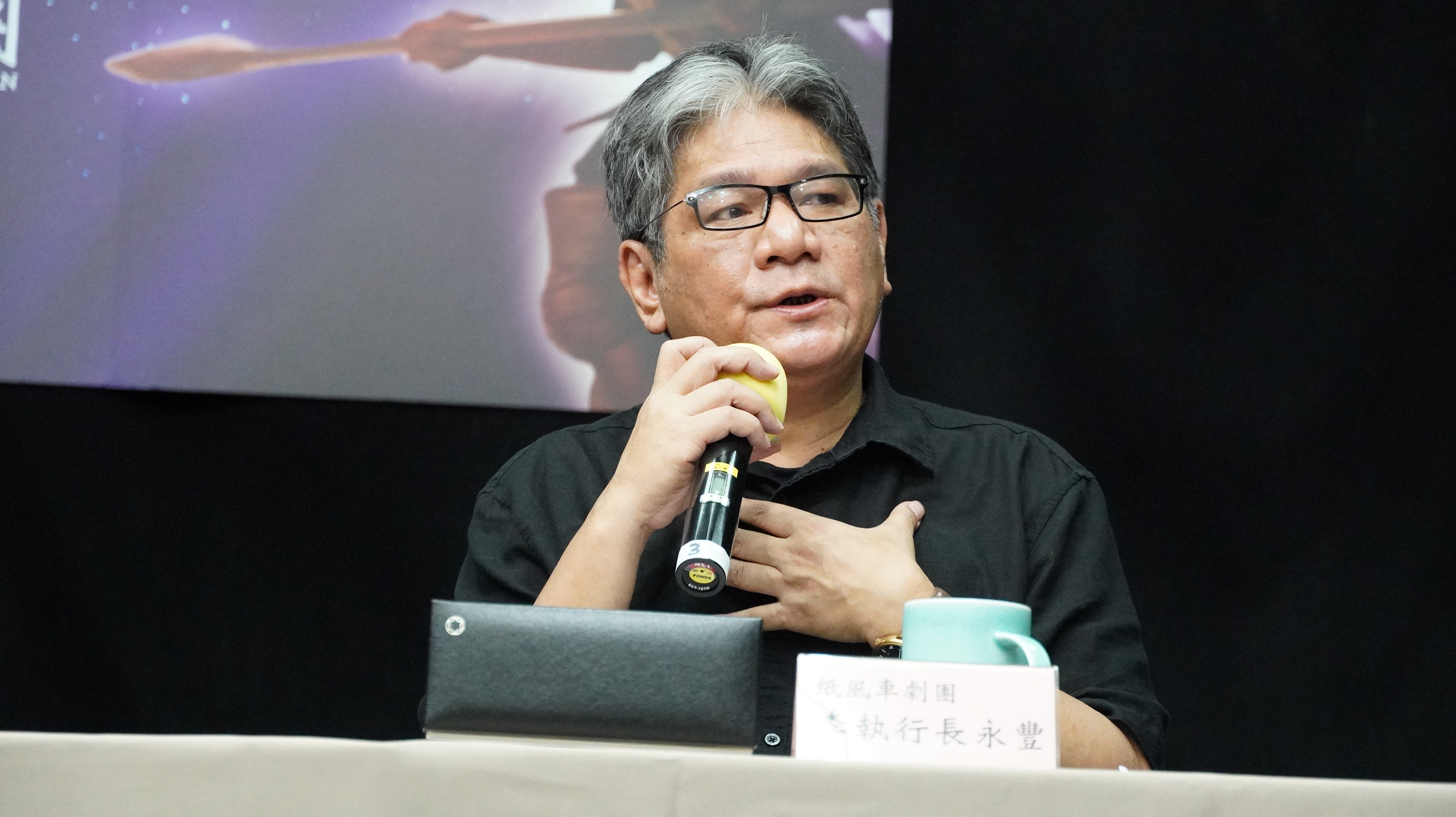 李永豐執行長希望大家能用買票方式支持紙風車與綠光劇團，更將關懷的愛心轉而支持台灣更需要幫助的公益團體。（紙風車劇團提供）