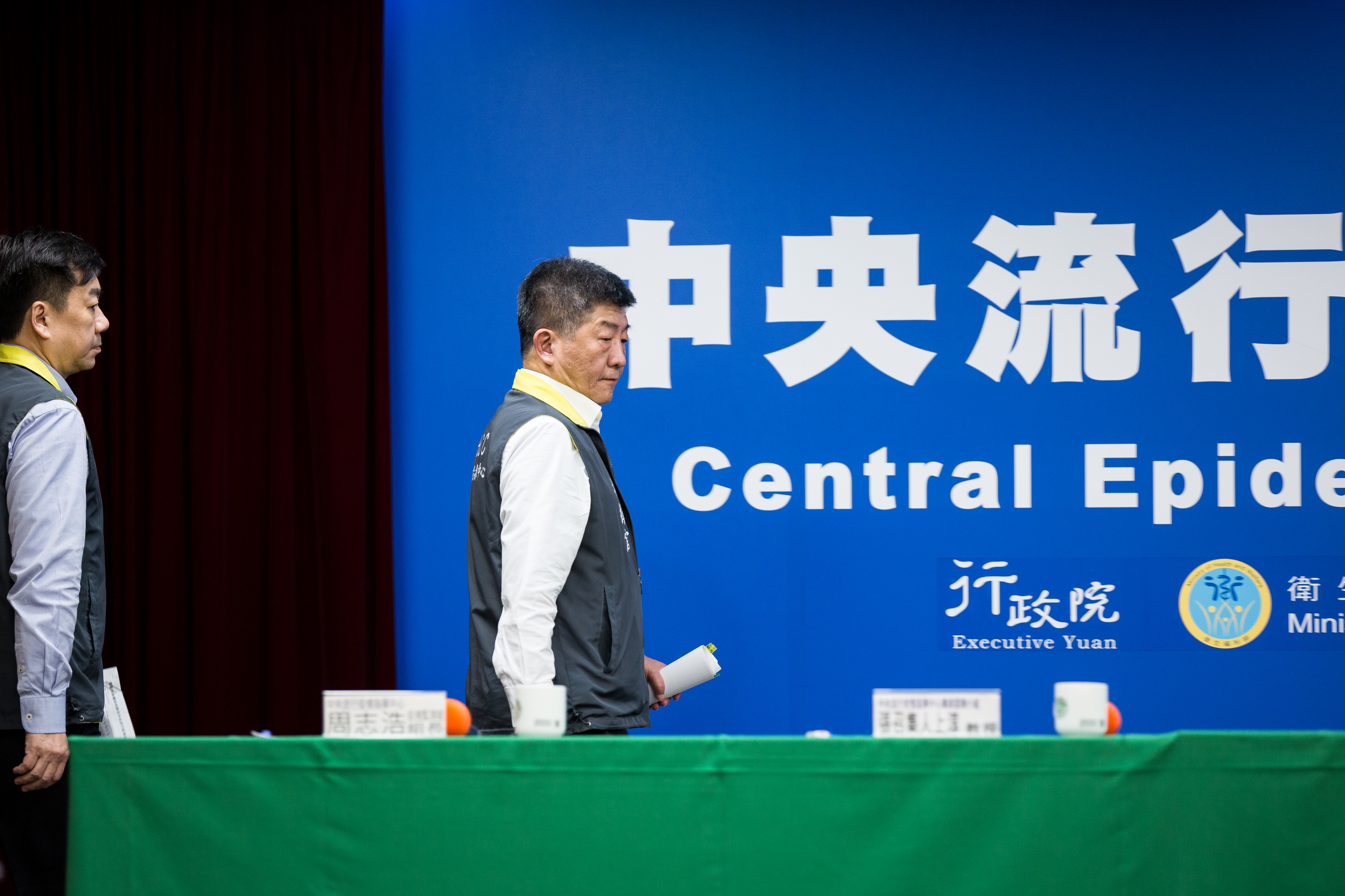 近日又傳出關於疫情的不實資訊，指揮中心提醒民眾切勿隨意轉發來源不明的消息，以免觸法。圖為指揮官陳時中。（本刊資料照）