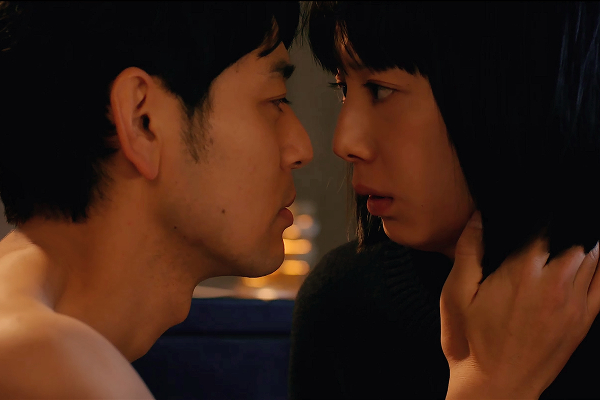 妻夫木聰與夏帆在《慾火烈愛》發生不倫戀（中影國際提供）