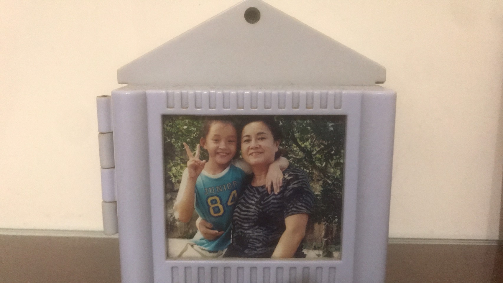 張子宸（左）從小和阿嬤張靜怡（右）相依為命。（張子宸提供）