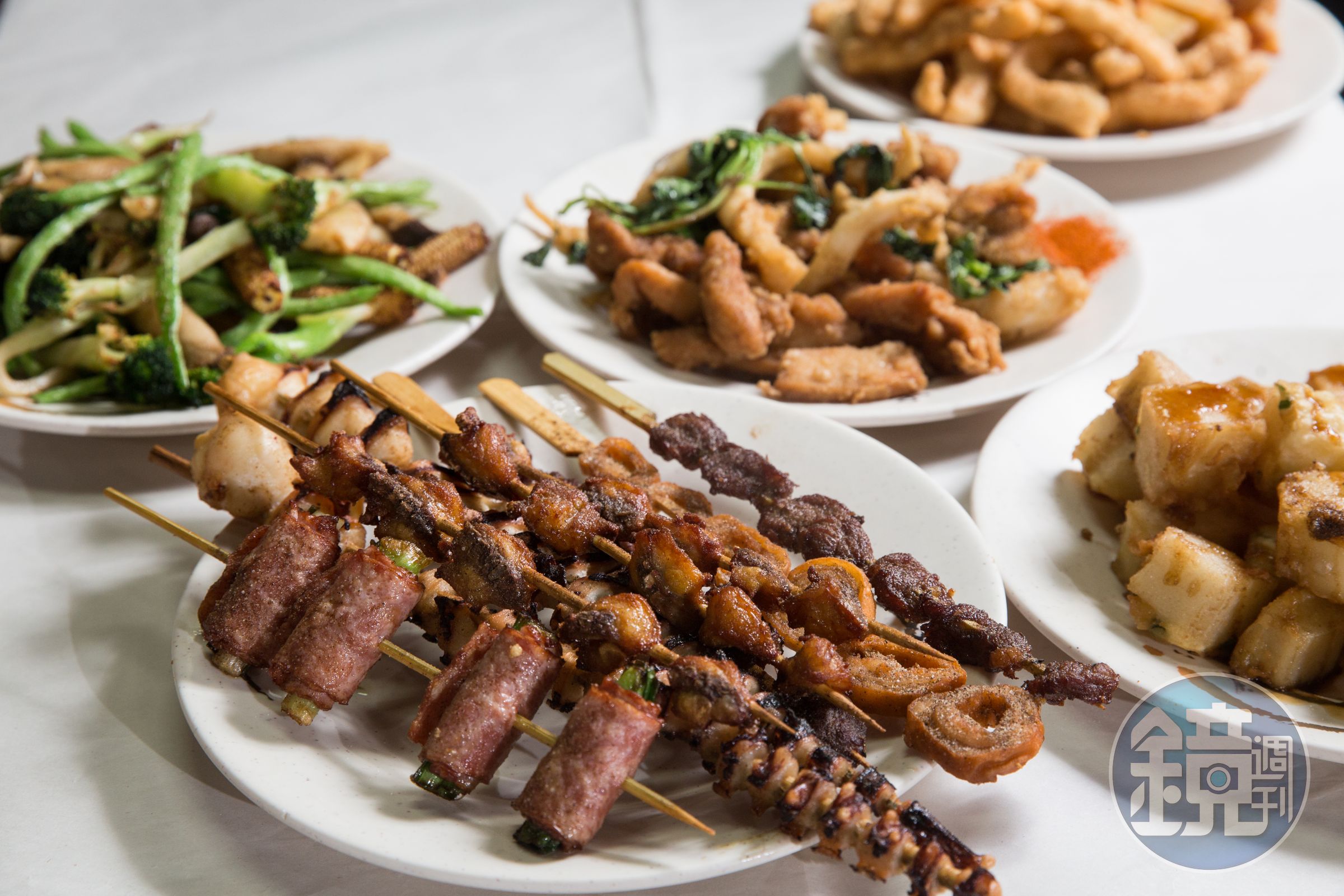 各式肉串也是招牌產品，連醬汁都是自己熬煮調味，過去有顧客一下飛機就來消費回味。