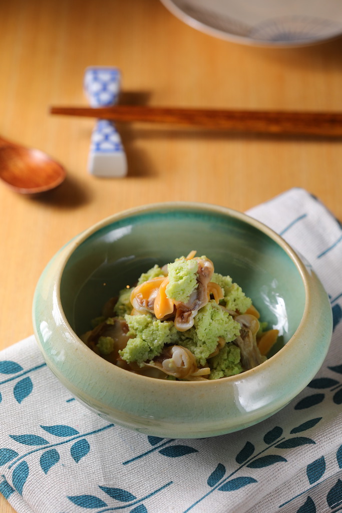 冷菜「毛豆泥海瓜子」結合蔬菜及貝類的鮮味。（300元／份）