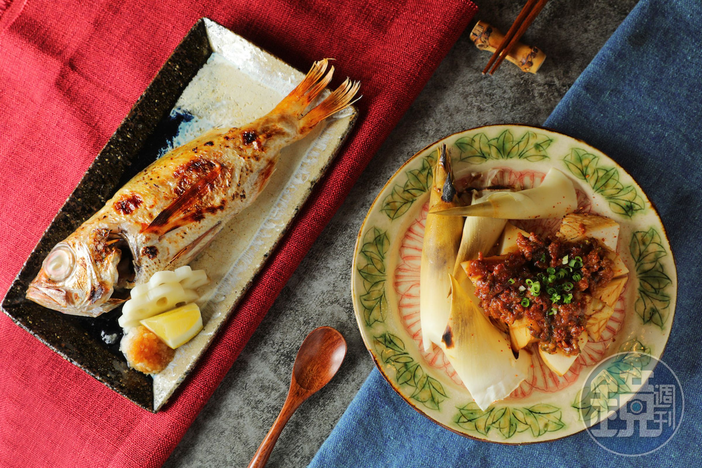 「烤紅喉」肉質綿密富彈性（左，520元／份）；「竹筍肉味噌」筍肉甜美似梨，澆上肉味噌，調味抑揚起伏（右，470元／份）。