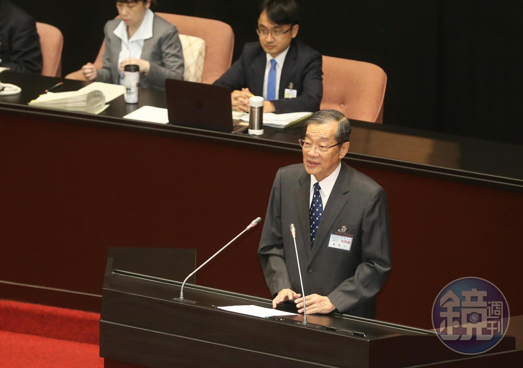 考試院長被提名人黃榮村,今在立法院接受立委質詢。