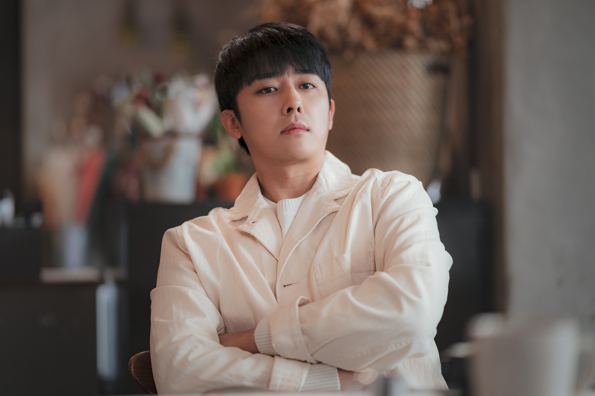 孫湖竣在《我們，愛過嗎？》飾演明星作家吳大悟。（Netflix提供）