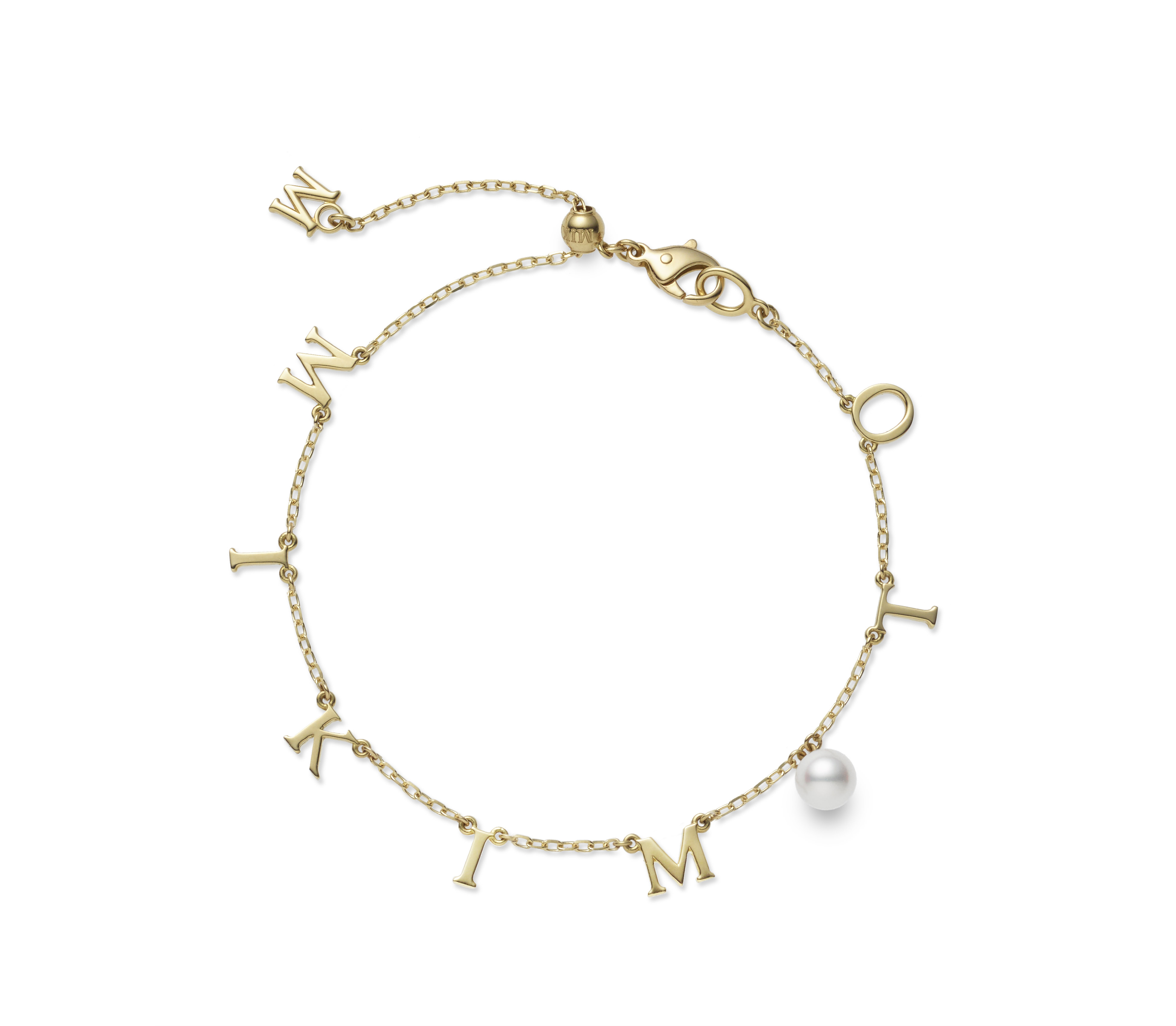 MIKIMOTO Logo吊墜珍珠手鍊將第一個「O」改由一顆日本Akoya珍珠。  （MIKIMOTO提供）