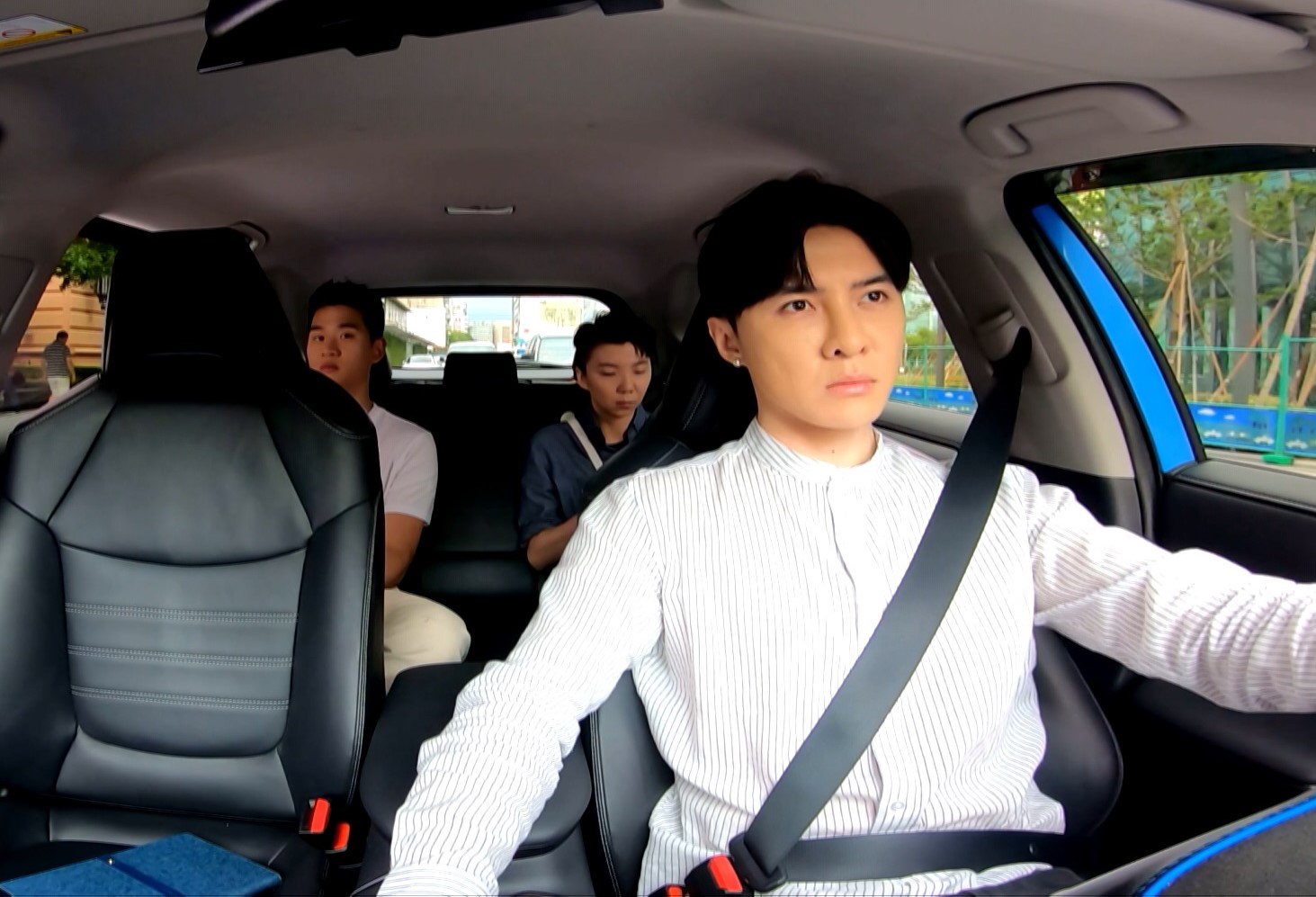 唐禹哲一日體驗司機竟載到歌手周興哲。（三立提供）