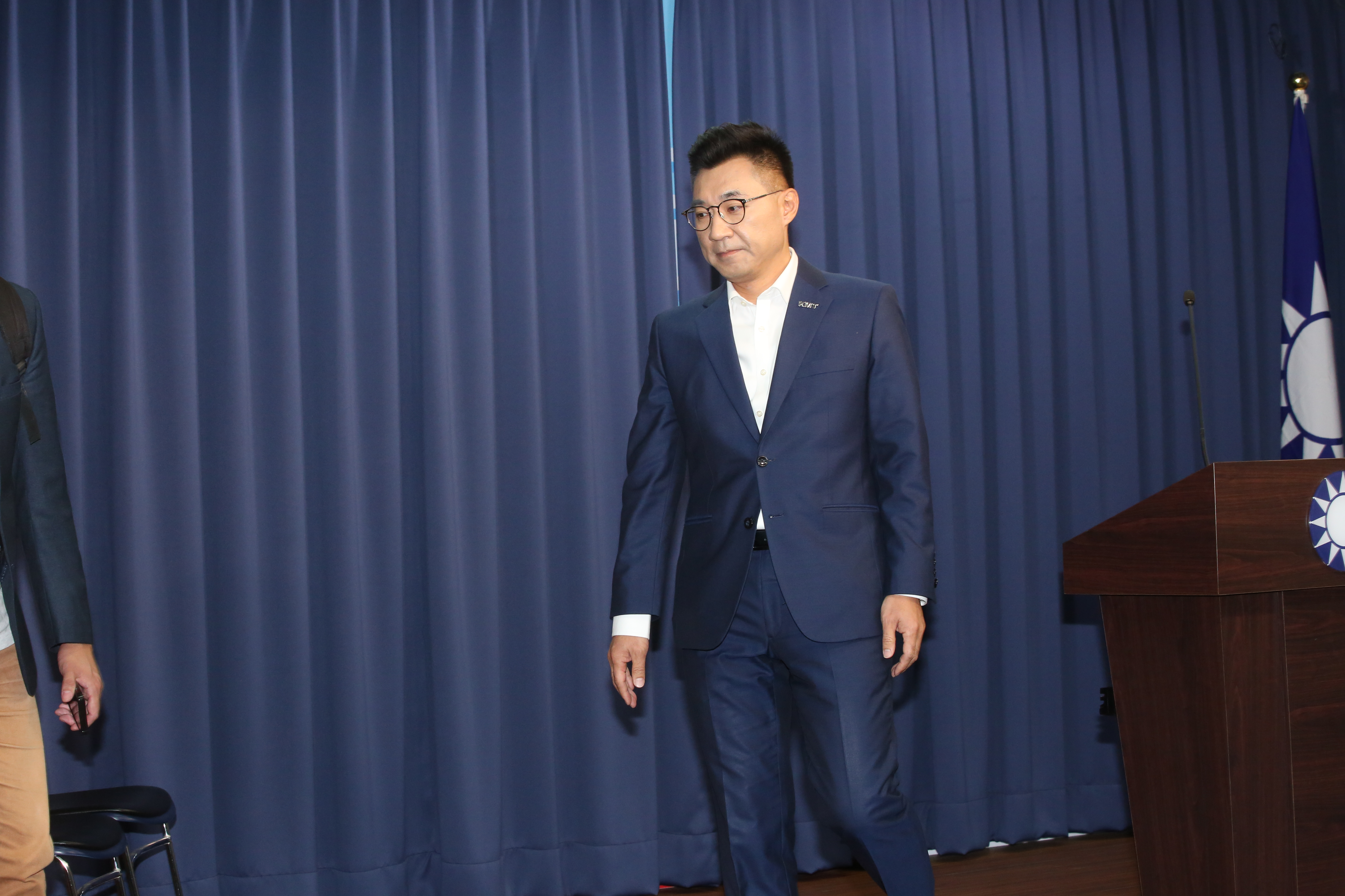 傳出遭中常委沈智慧質疑協調不力，讓國民黨主席江啟臣忍不住動怒，撂話「議長沒選上我主席也不當了！」