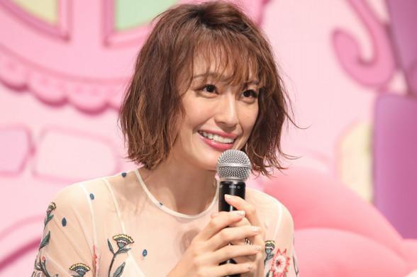 木下優樹菜疑因劈腿兩男才宣布退出演藝圈。（翻攝HACHI8）