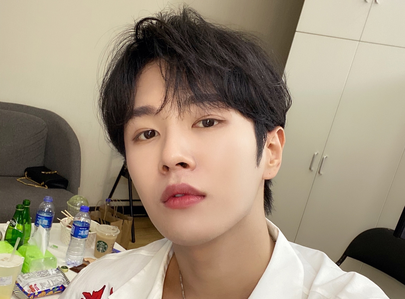 李汶翰以男團「UNIQ」在韓國出道，去年回大陸參加《青春有你》選秀節目，高票獲選第一名，成為限定男團「UNINE」隊長。（翻攝自李汶翰微博）