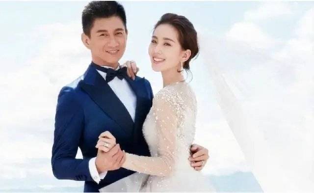 吳奇隆跟老婆劉詩詩婚5年，育有1子步步，一家三口過得幸福美滿。（翻攝自吳奇隆微博）