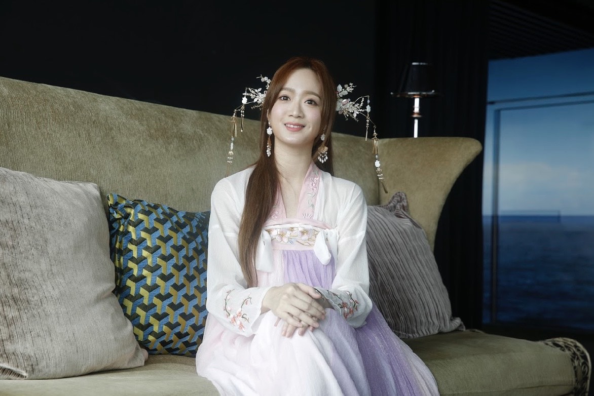 曾是國光女神的程依禾，現是遊戲公司高層，更為自家遊戲《大劍M》擔任代言人。