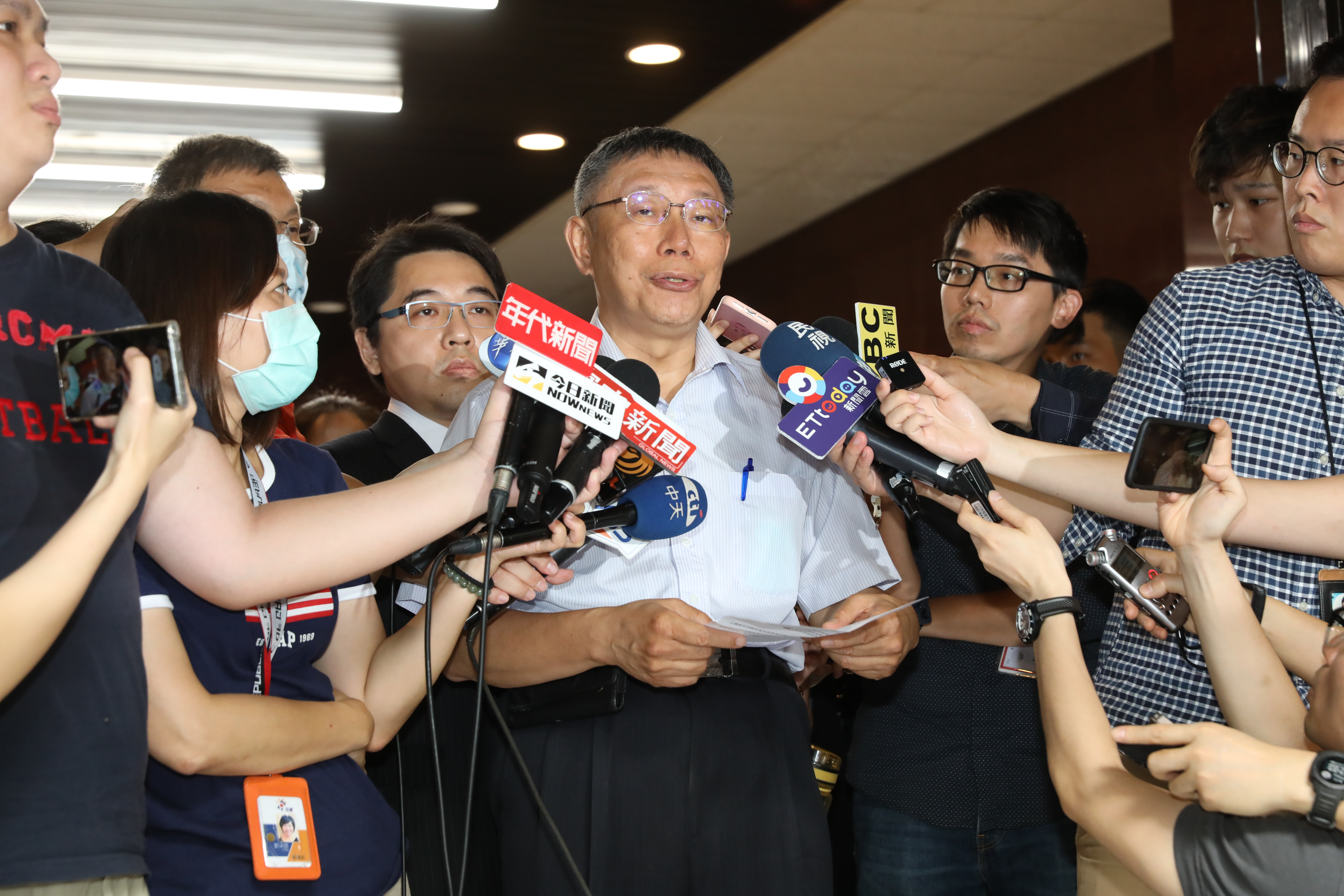 柯文哲認為葛特曼的指控不僅汙辱他，也汙辱台灣醫界，他要求對方來當面對質。