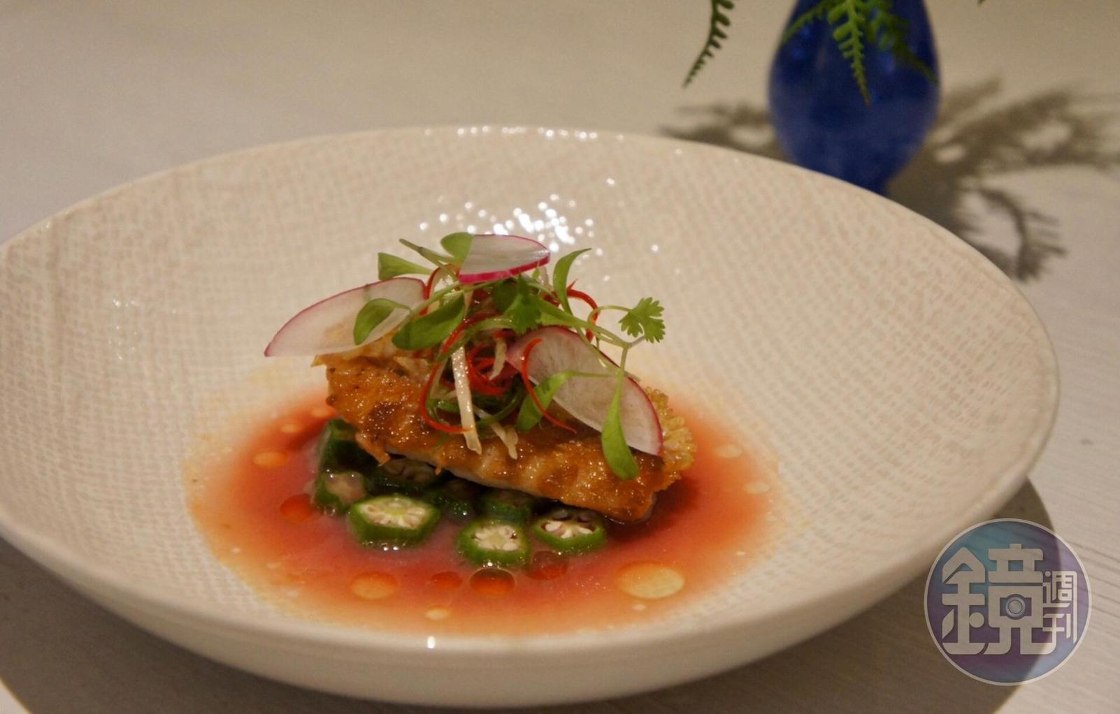 「糖醋鮮魚」用甜菜根、白酒魚高湯醋及秋葵的黏稠等食材風味,復刻經典中菜糖醋魚。(1,980元套餐菜色)