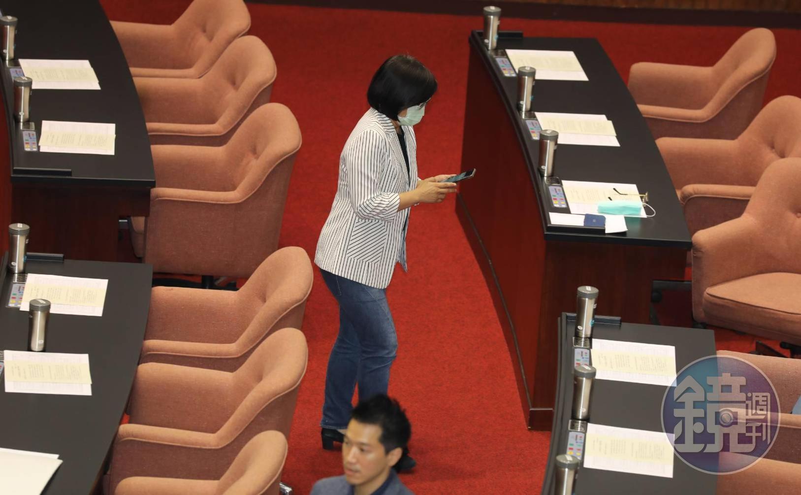 民進黨立委林淑芬今(10日)上午因利益衝突迴避,並未領取考試委員同意權選票。