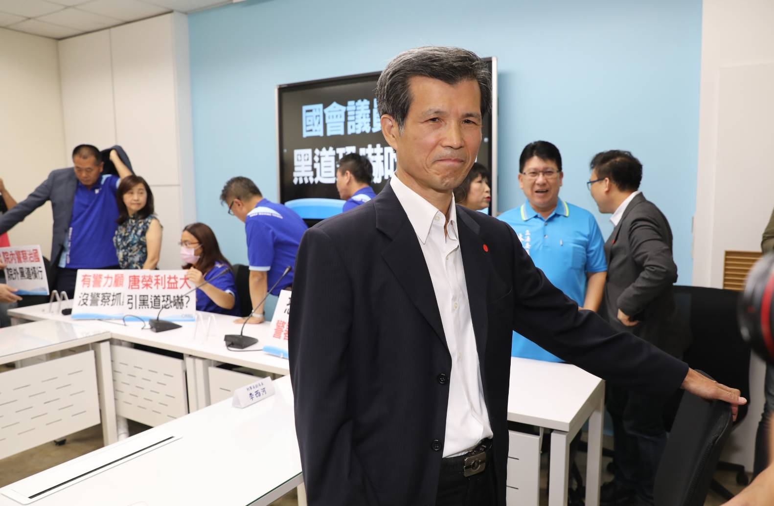 刑事局副局長李西河回應，會立即受理積極偵辦，警方相當重視立委的人身安全。