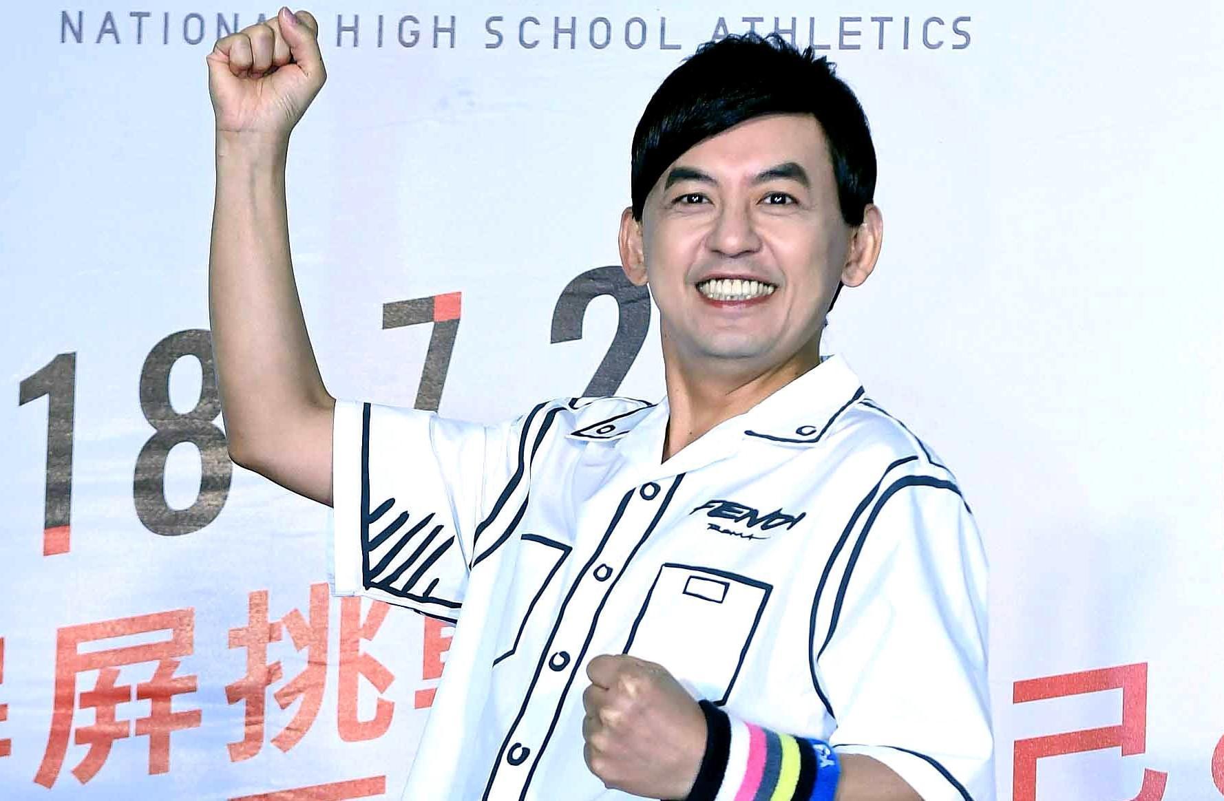 自認書生型的黃子佼自曝與新婚妻孟耿如床上運動沒進度。(華視提供)