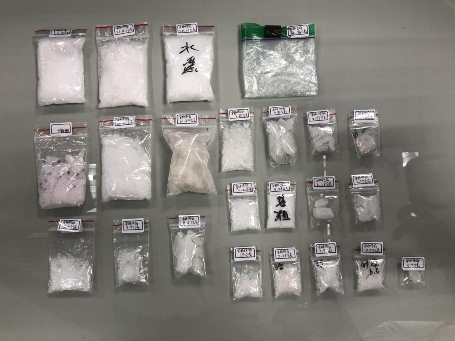 警方從游嫌機車中查獲大量安毒。(翻攝畫面)
