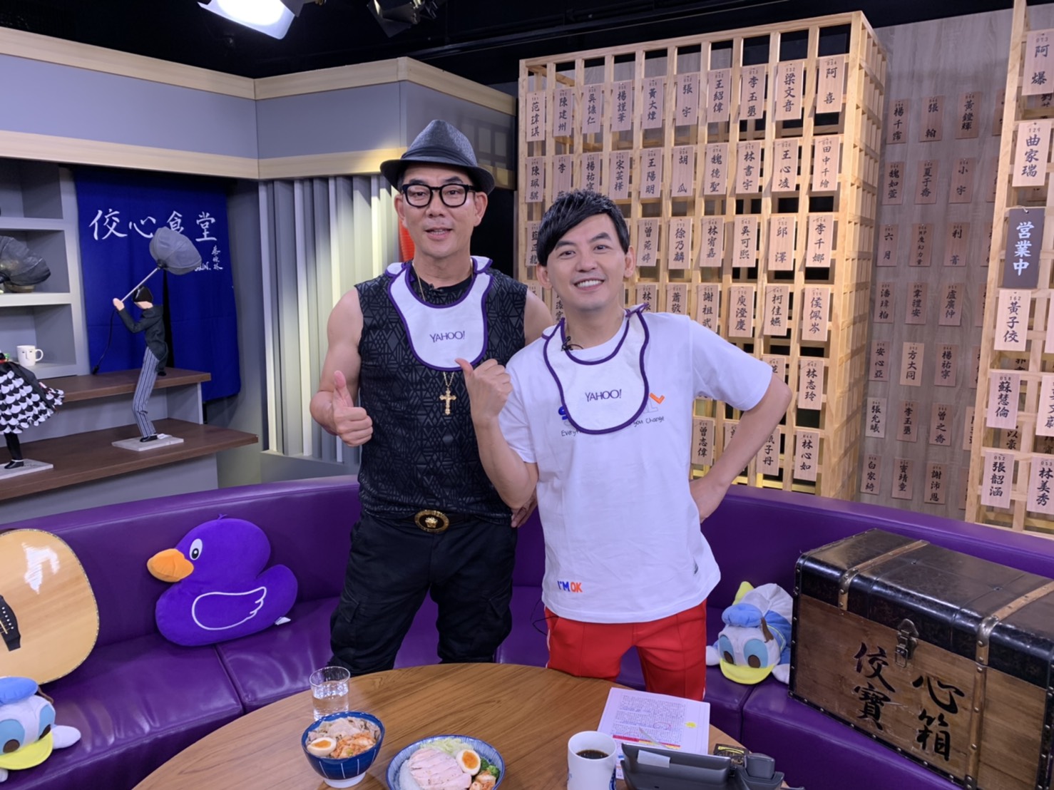 任賢齊上黃子佼節目，展現幽默感。（Yahoo tv 提供）