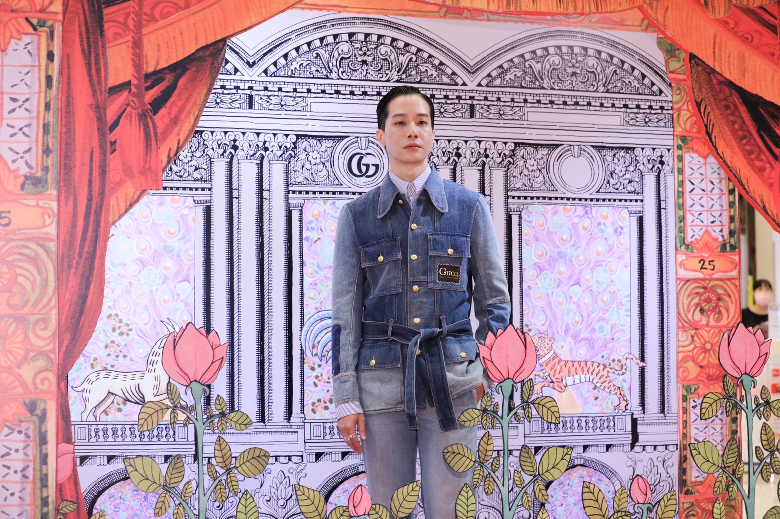 薛仕凌為了搭配一身GUCCI秋冬的最新造型，特地點上小雀斑搭配，還笑說自己想去「紋雀斑」。