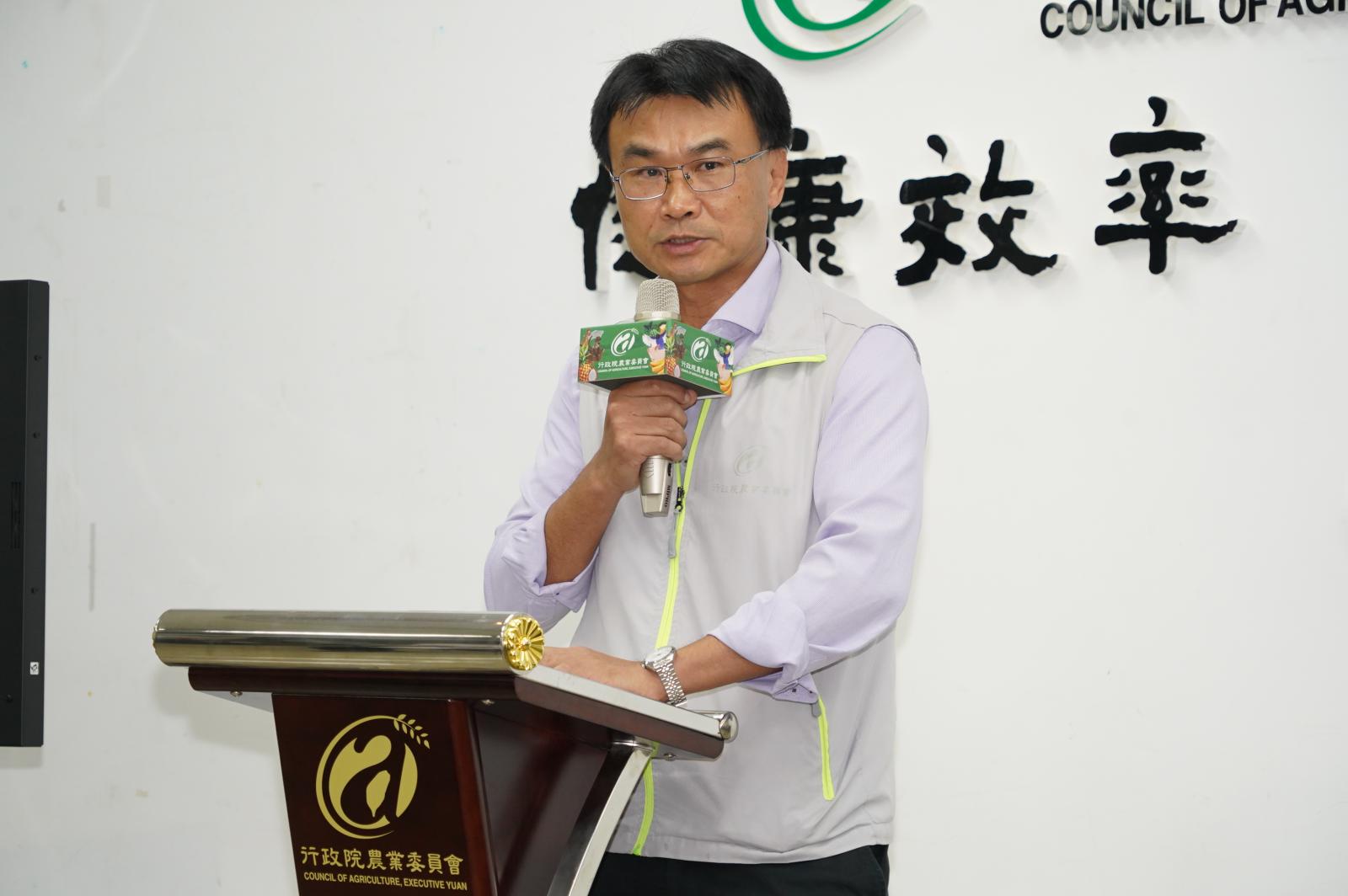 陳吉仲在臉書強調,該病毒不會傳人,也不會傳染給其他動物,對牛隻的致死率也不高,請國人不必恐慌。(農委會提供)