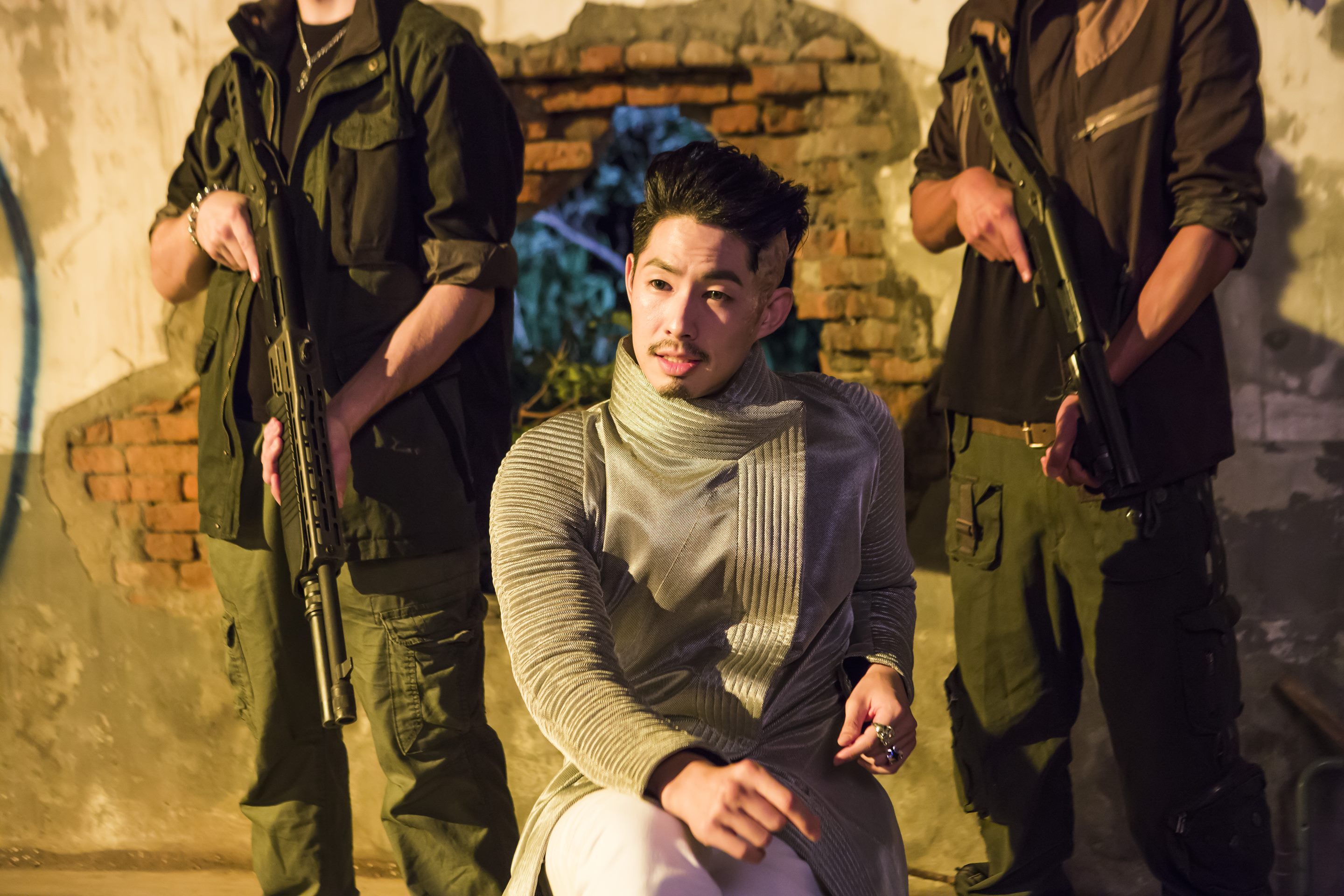 吳建豪在電影中使壞，讓林依晨嚇到花容失色。（傳影互動提供）