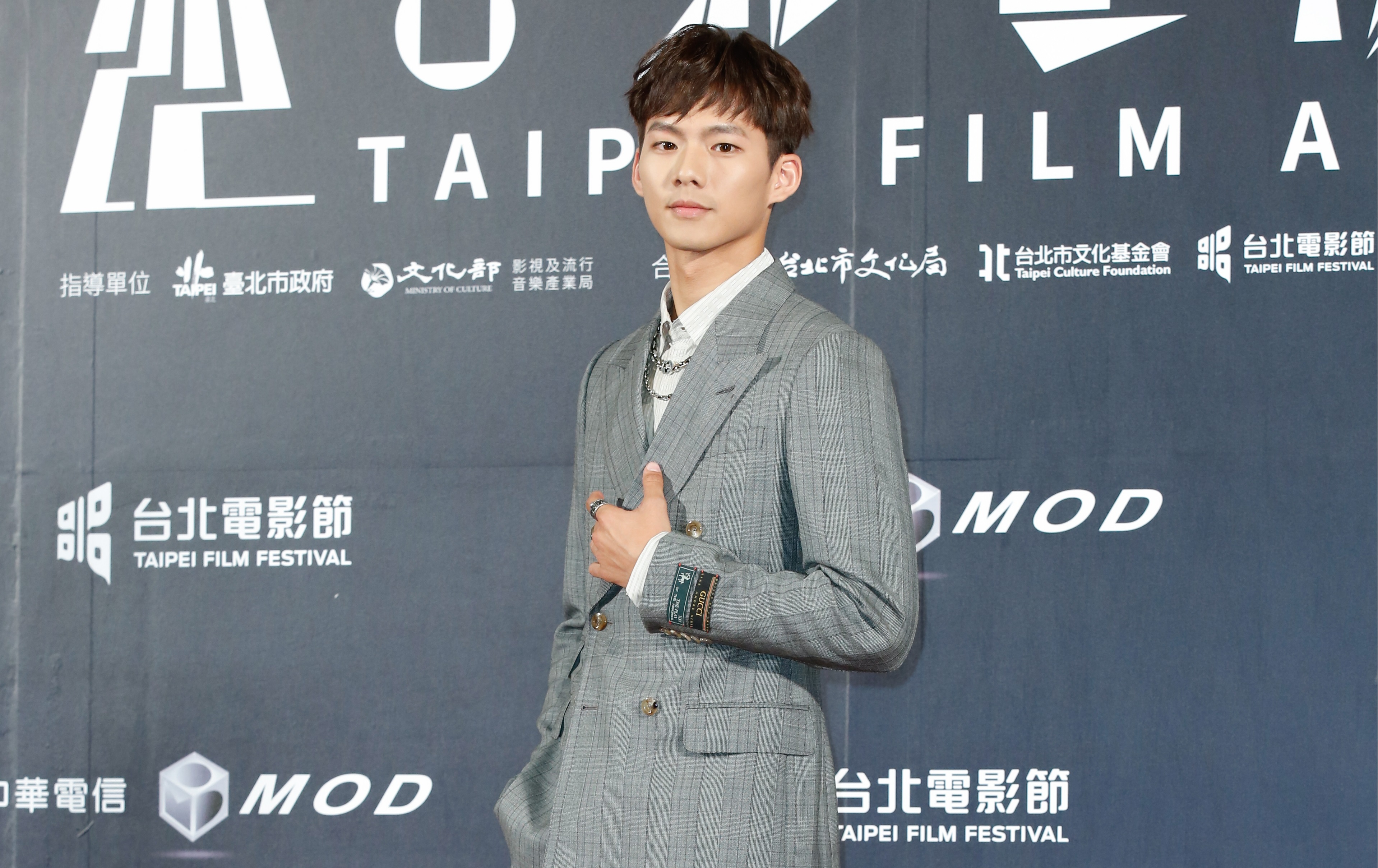 吳念軒剛被爆已分手吳心緹，入圍男主角的他說自己很想去上大號，身帶「屎運」。