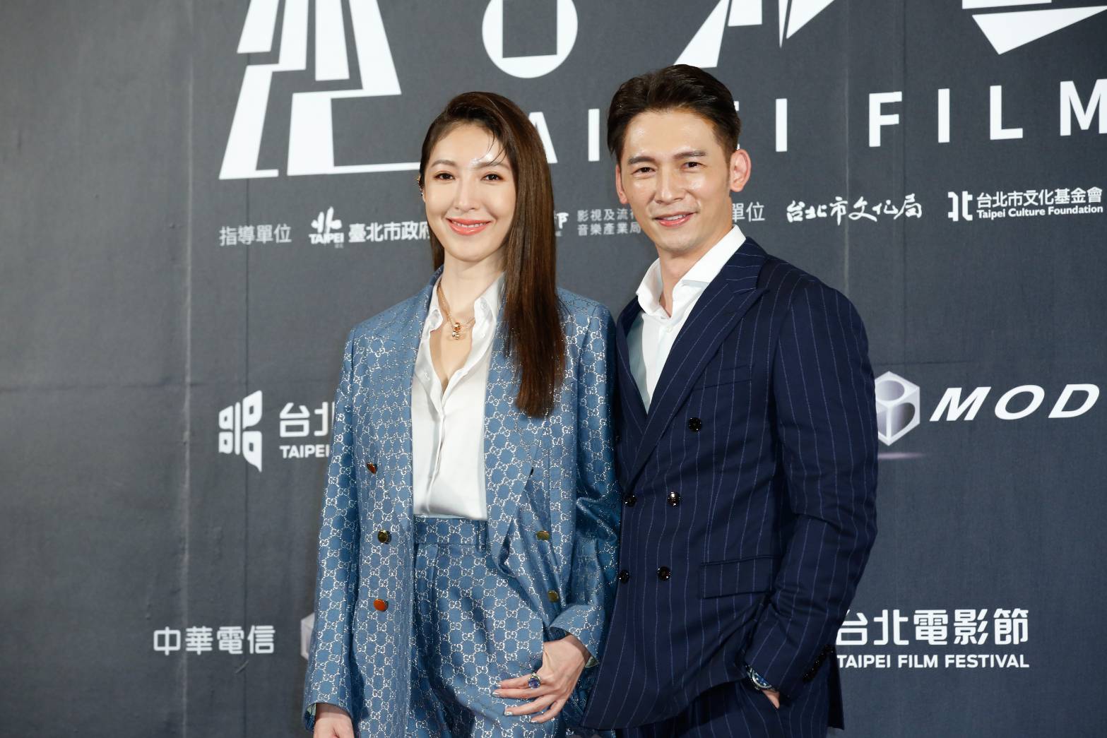 楊謹華及溫昇豪是時隔11年後的再次同台,老搭檔見面,楊謹華竟要溫昇豪在台上玩雜耍翻跟斗。