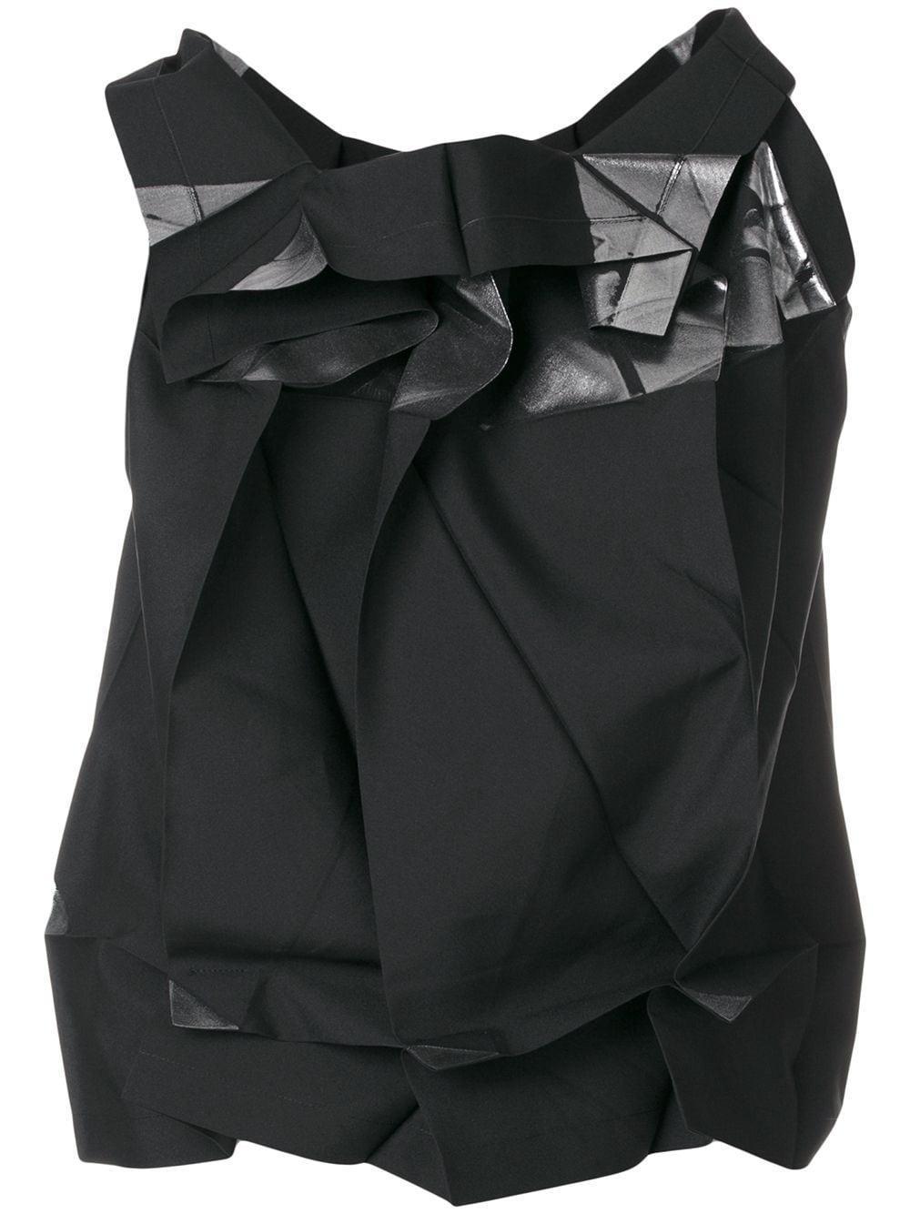 林青霞的上衣來自Issey Miyake。約NT$28,000（翻攝自FARFETCH）