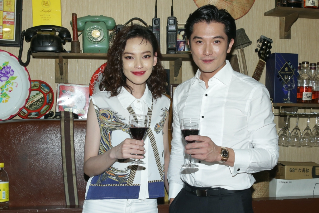 姚以緹（左）、邱澤一起參加《江湖無難事》慶功宴。