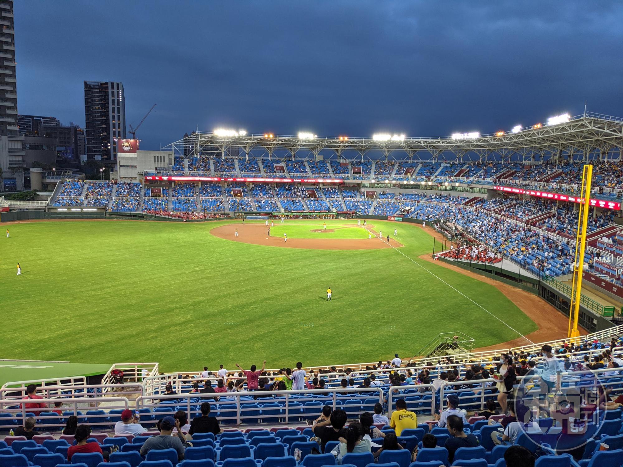 樂天桃猿成功守下主場,不讓中信兄弟在桃園拋下彩帶。