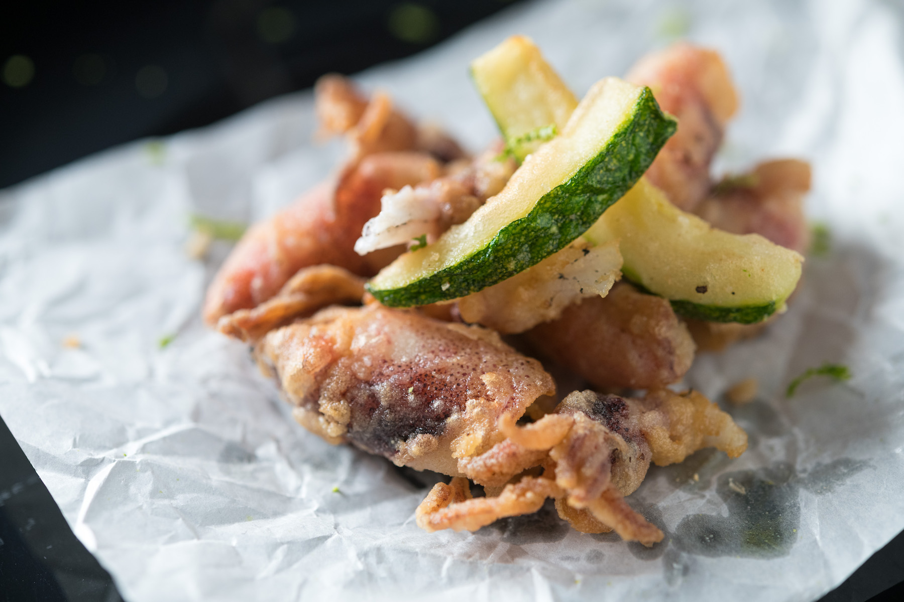 開胃菜「炸小管」香酥鮮美。