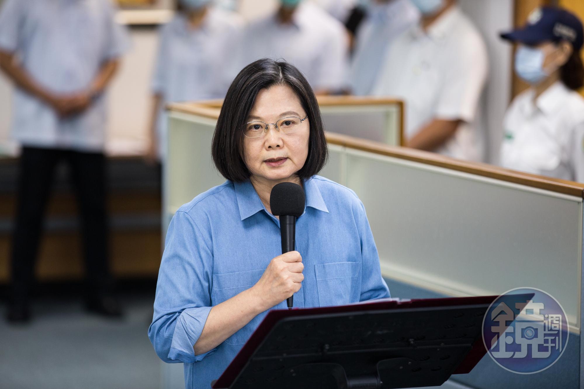 蔡英文競辦勝選後在1月下旬發放給競辦人員1至3個月的勝選年終獎金，獎金總額超過1千萬元。 