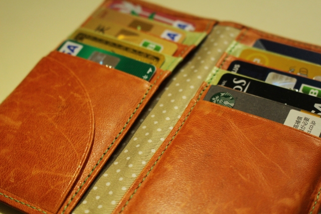  台灣一名天王級男星被爆吃軟飯，全身名牌被指都是刷女伴的卡。 情境照。（翻攝自Photo-AC）