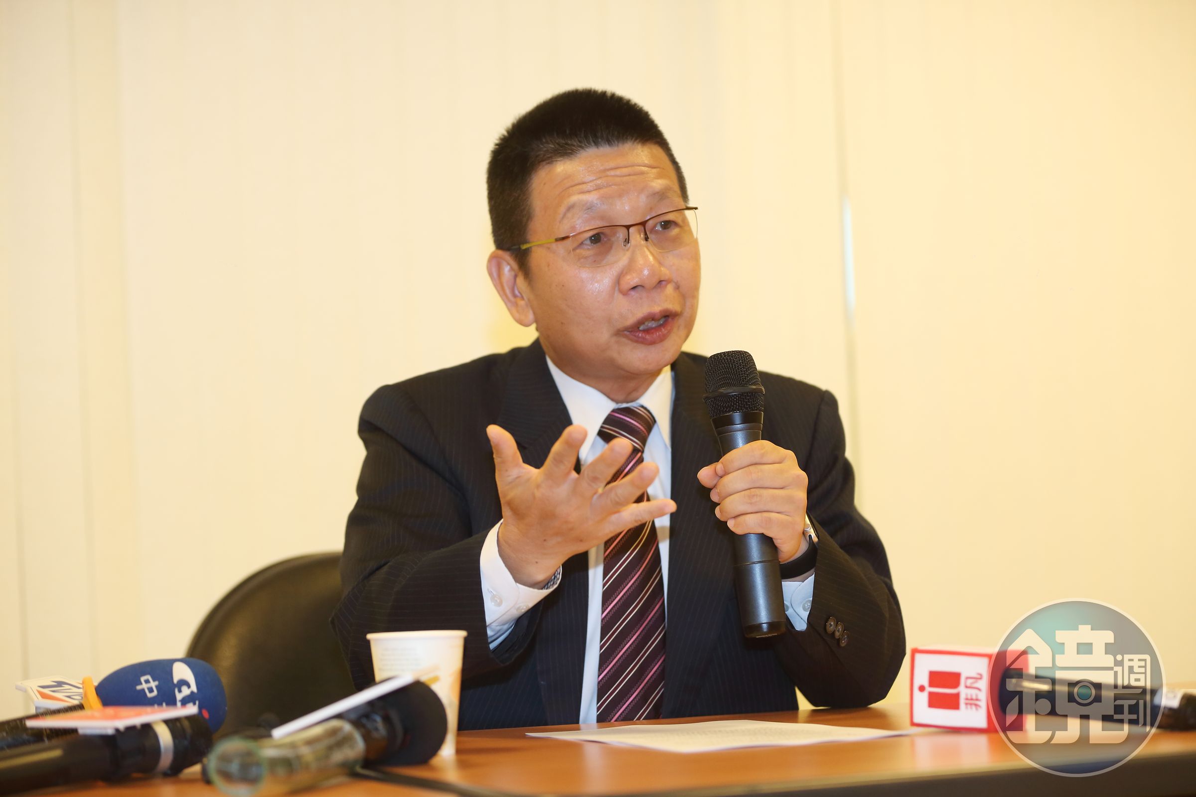 投保中心董事長邱欽庭對律師喊話：「不要為了幫客戶保住經營權使用奧步。」