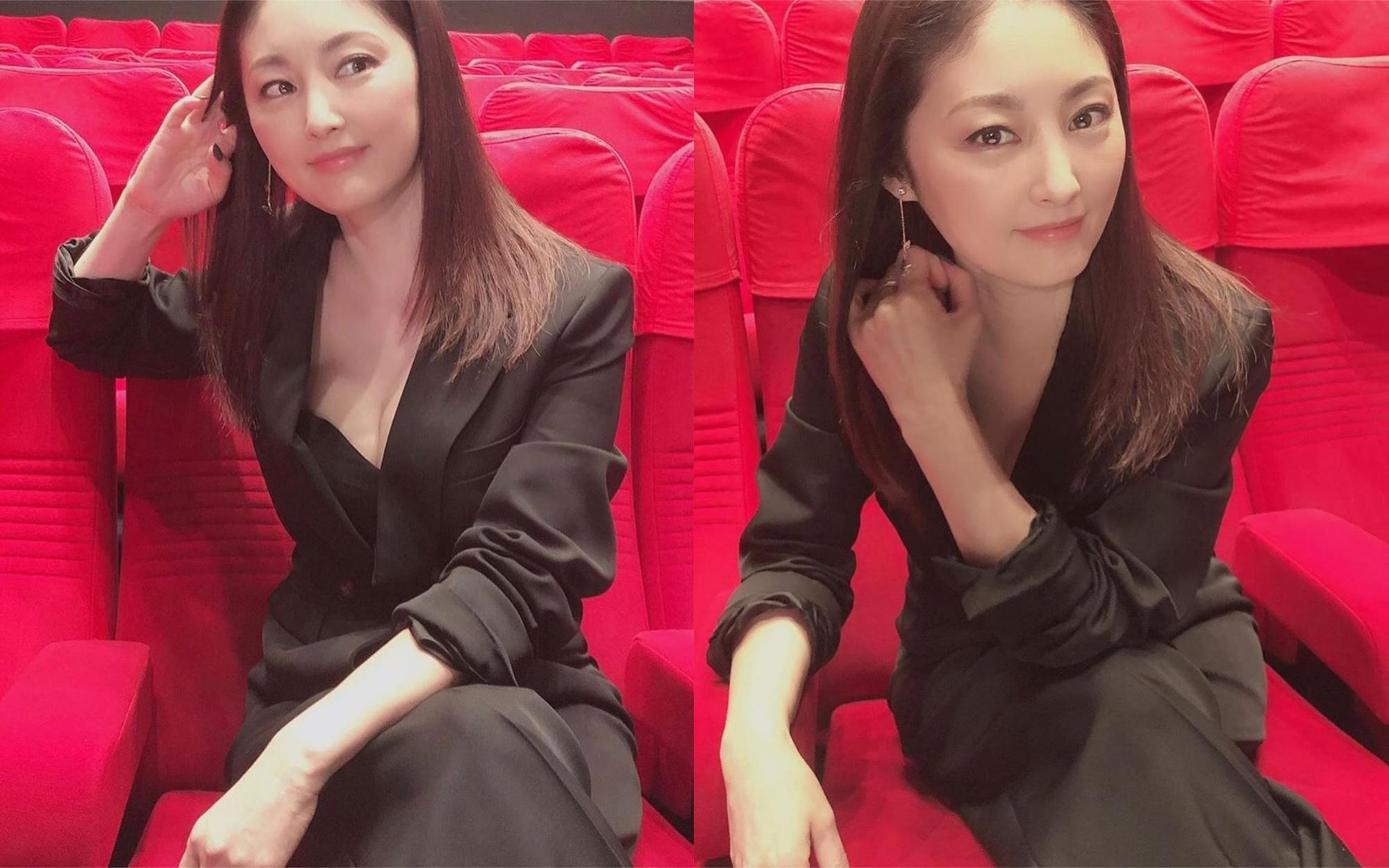 常盤貴子大方秀事業線(左圖),美貌讓網友狂讚。(翻攝常盤貴子Instagram)
