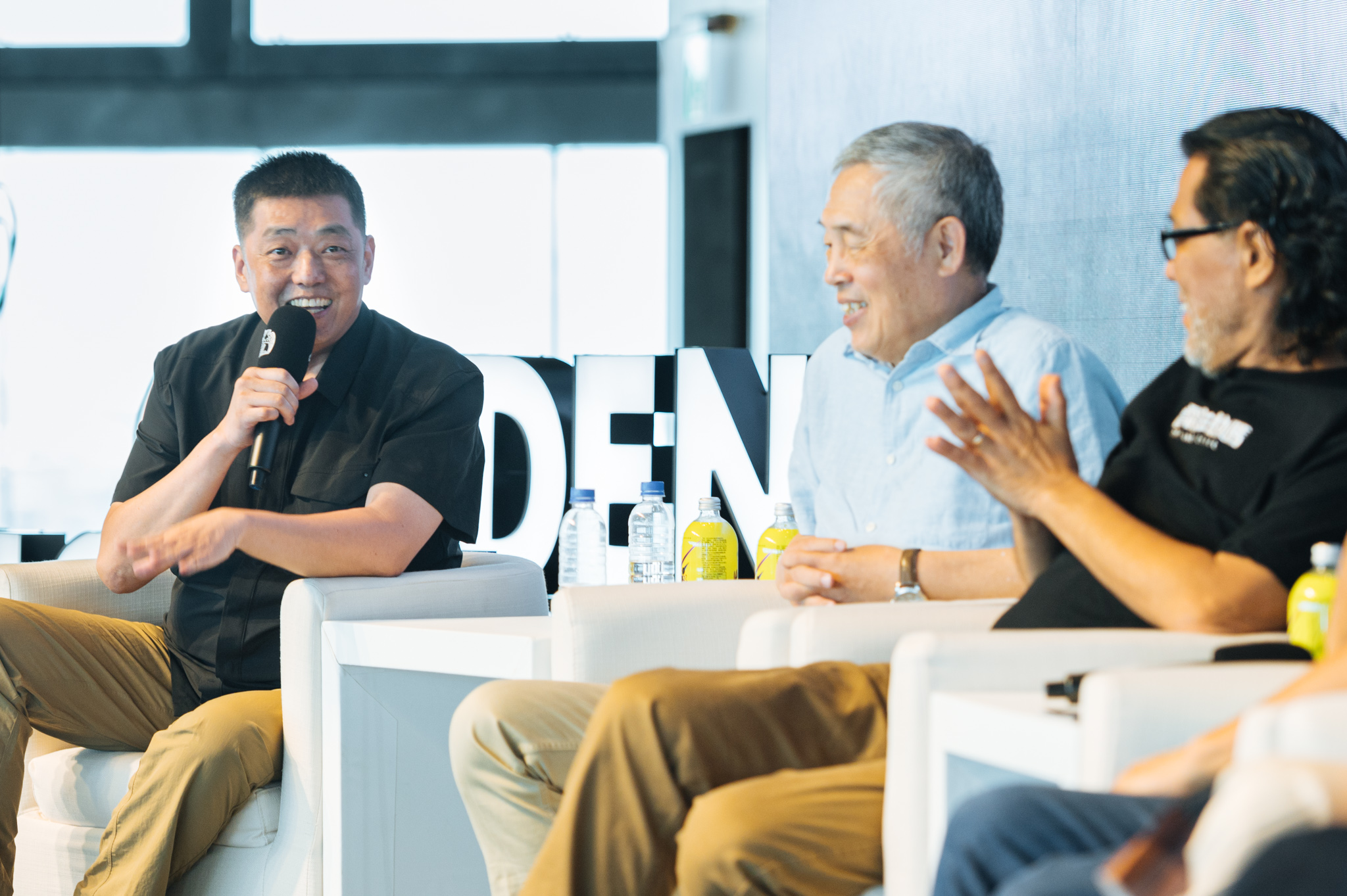 作曲林強(左起)、音效杜篤之、攝影李屏賓談到跟侯孝賢的合作經驗。(金馬執委會提供)
