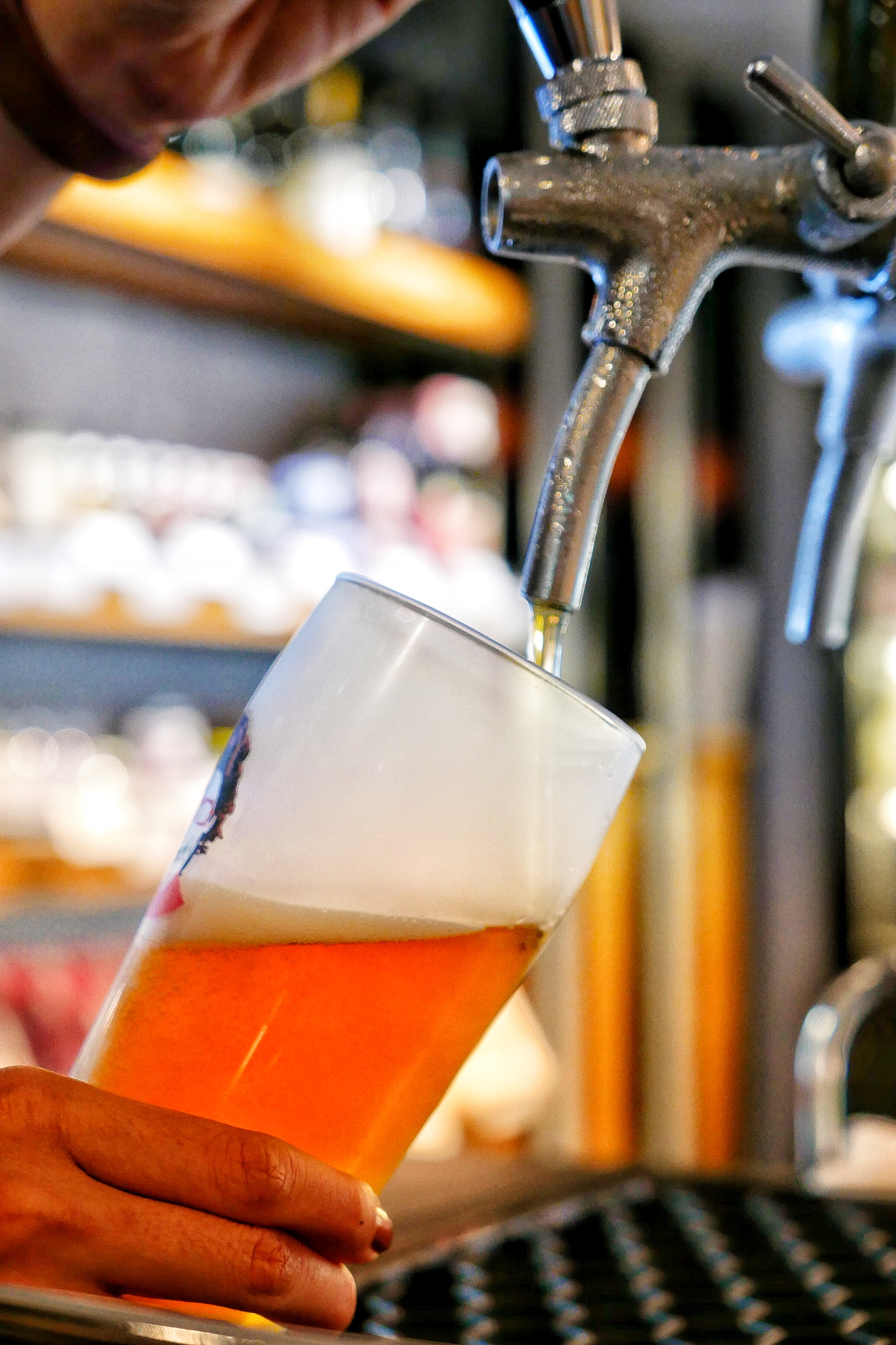 啤酒節期間不論是預購20杯或現場單組客人喝滿20杯，都是直接結帳2,000元，等同每杯約350ml的啤酒只要100元。