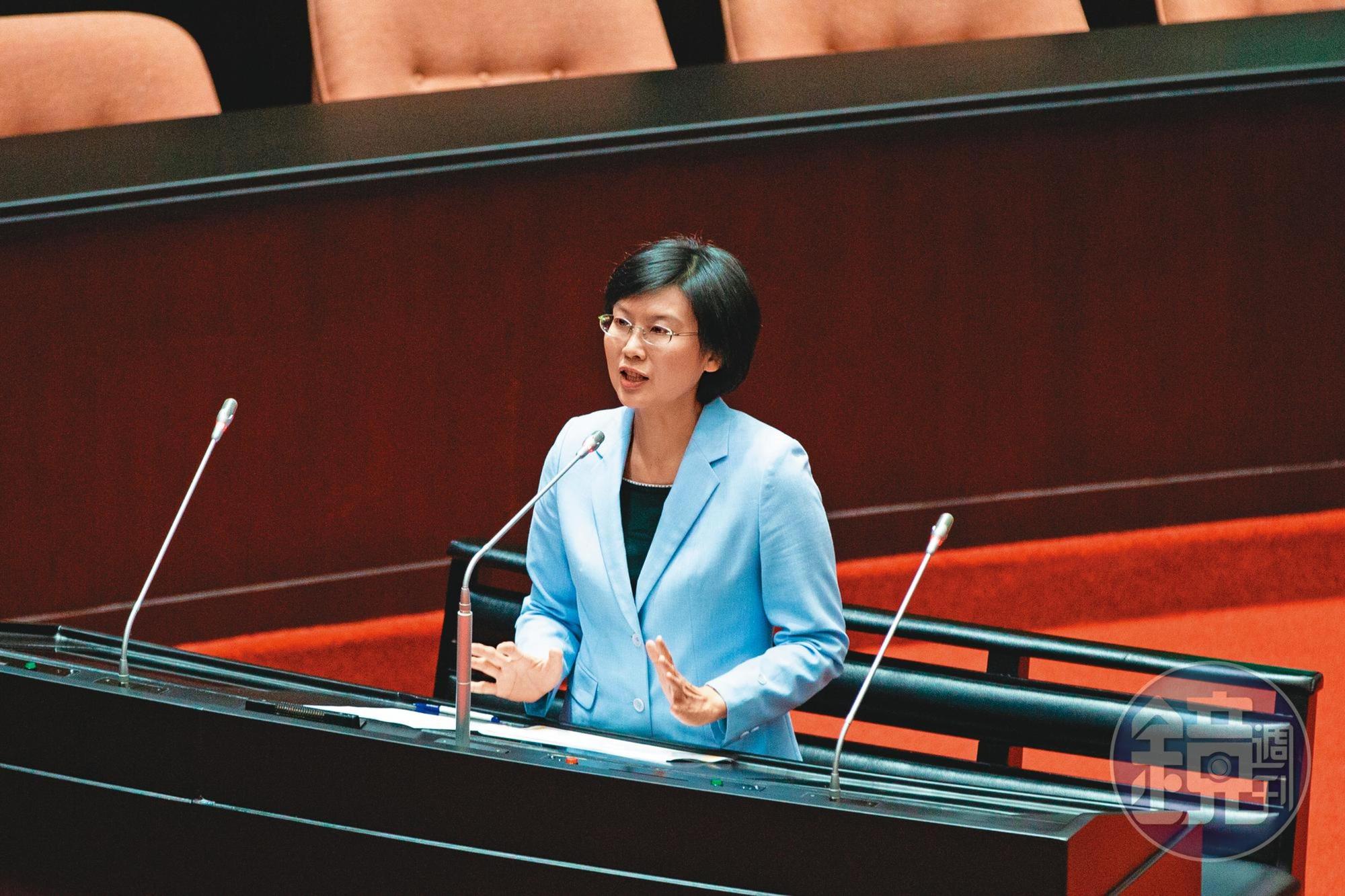 林岱樺是立院經濟委員會的委員,法界認為,她若施壓受其監督的工業區甚至向國營事業討贊助,有可能觸法。
