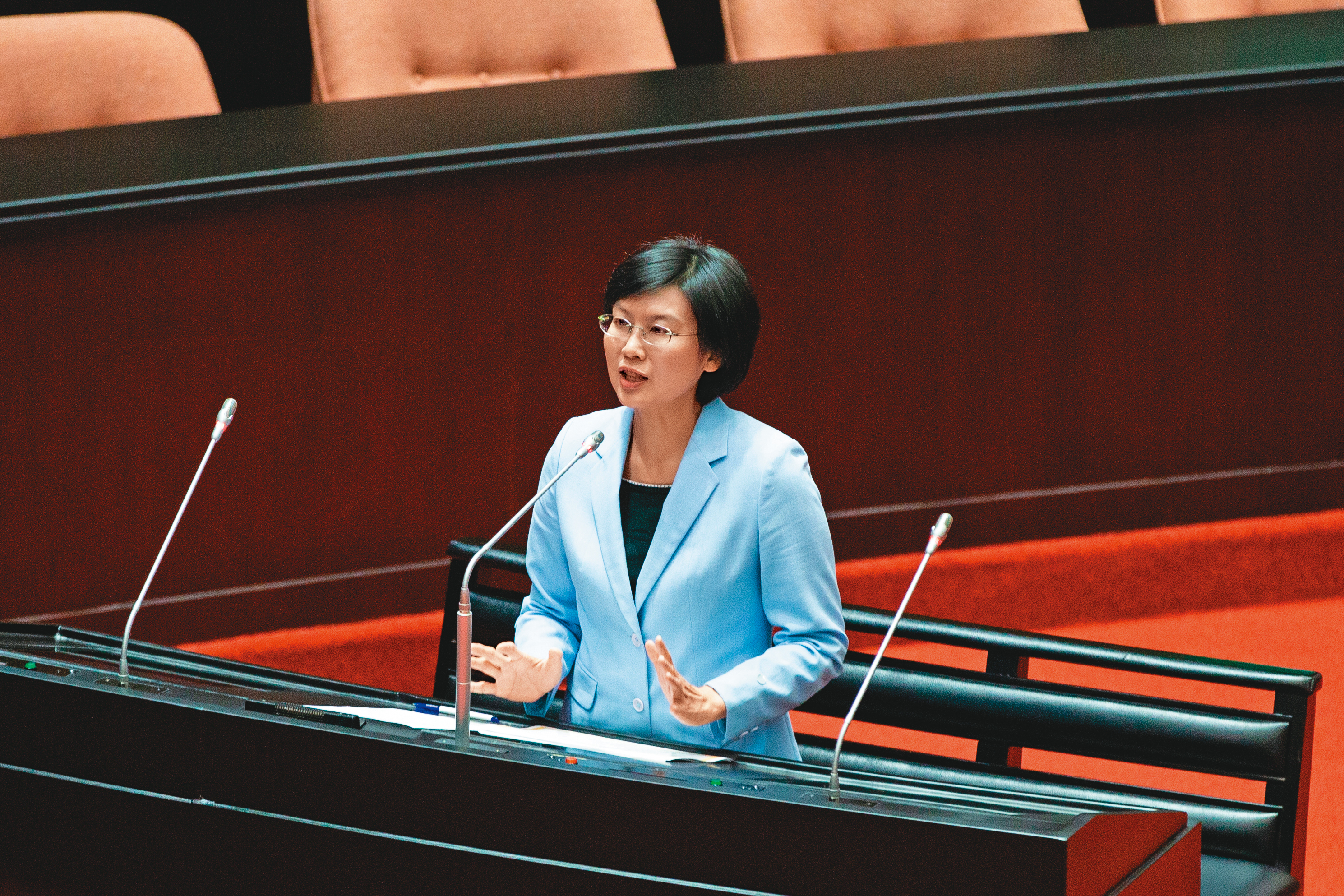 林岱樺是立院經濟委員會的委員，法界認為，她若施壓受其監督的工業區甚至向國營事業討贊助，有可能觸法。